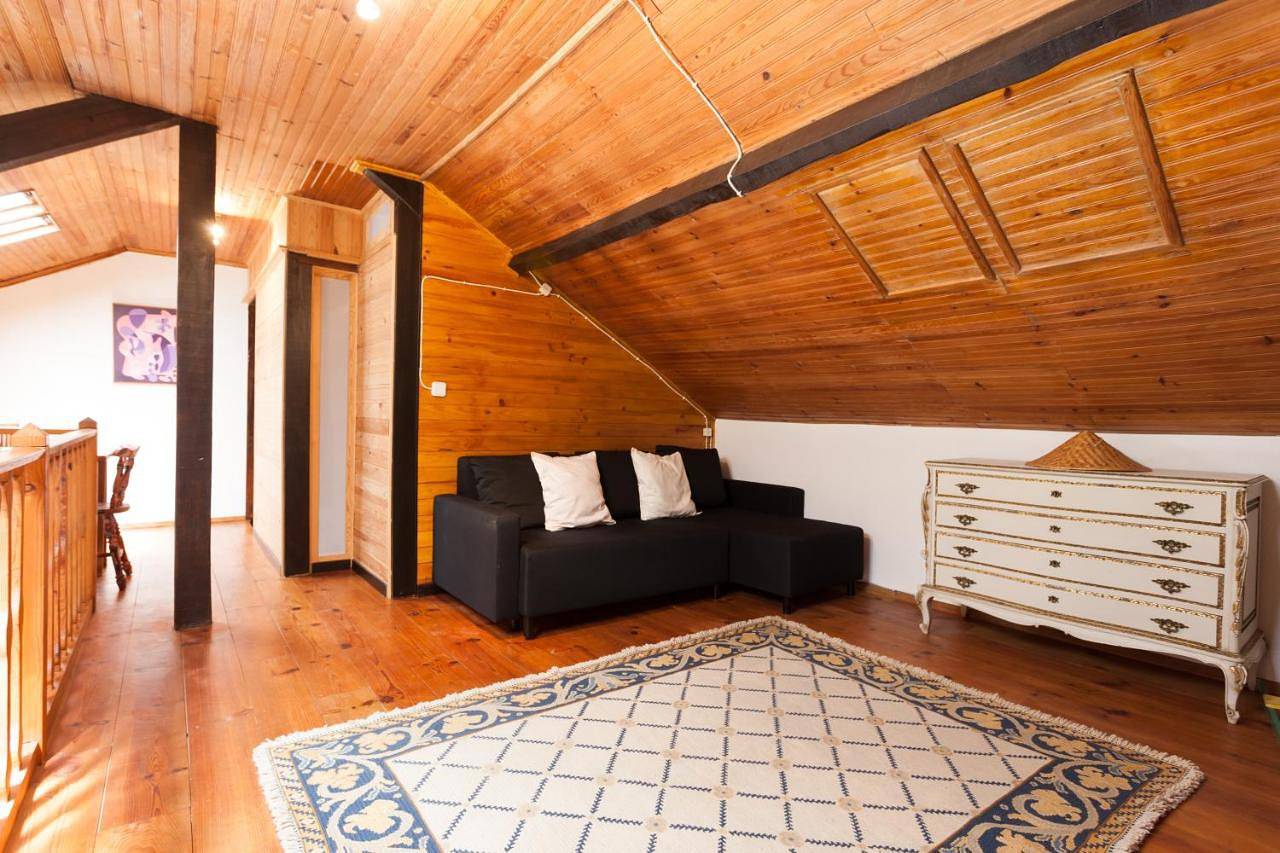 Three-Bedroom House in São Pedro da Cadeira, Distrito de Lisboa