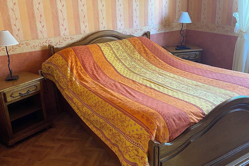 For rent 1st floor apartment in detached house. Unoccupied ground floor. in Langogne, Mende und Umgebung