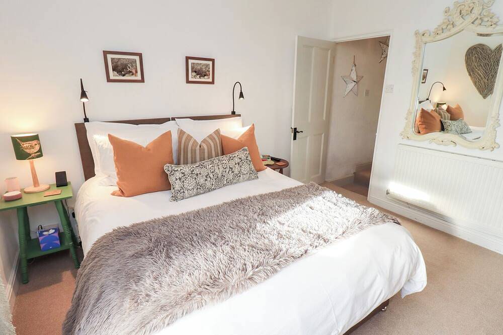 Gosling Cottage, pet friendly, country holiday cottage in Kendal in Kendal, Lake District