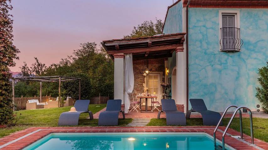 Villa with pool for 4 people, with pool and terrace as well as garden in Lucca