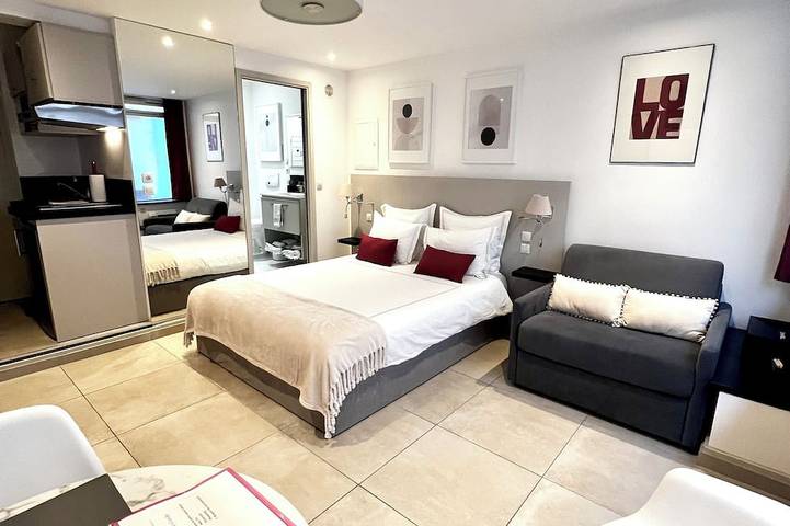 Vacation rental for 2 people around the Eiffel Tower