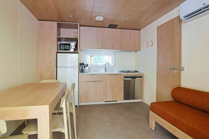 Caravane pour 4 personnes, avec Balcon/Terrasse ainsi que Terrasse et Sauna à Nant - 3