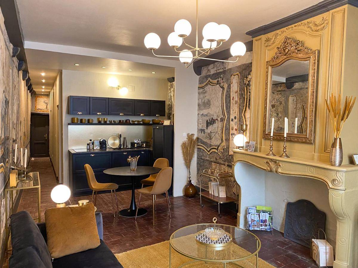 Appartement entier, One-Bedroom Apartment in Tournus, Région de Mâcon