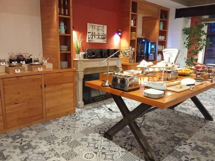 Hôtel pour 2 personnes, avec piscine et terrasse, animaux acceptés à Aurillac - 4