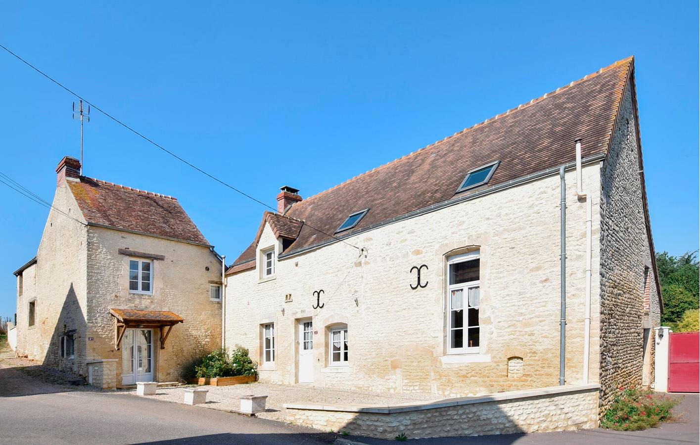 Appartement moderne avec piscine, WiFi et parking à Pertheville-Ners in Fourches, Région de Caen
