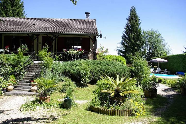 Location de vacances pour 6 personnes, avec Jardin et Piscine à Thury