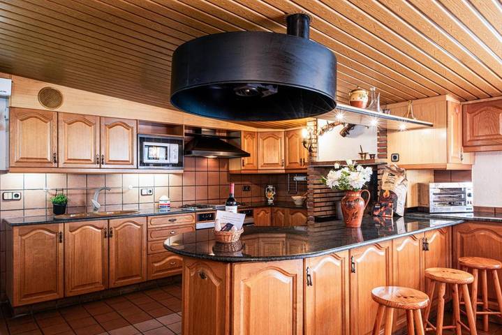 Chalet para 25 personas, con vistas y piscina además de sauna y jardín, Se admiten mascotas en Provincia de Barcelona - 4