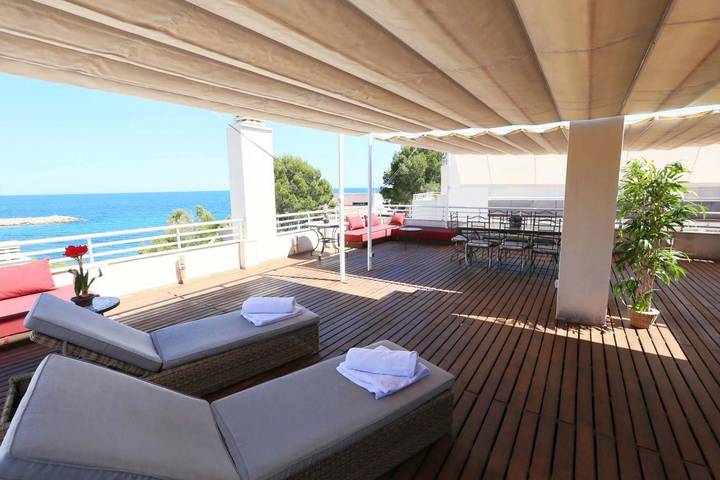 Apartamento para 6 personas, con Vistas al mar además de Terraza y Piscina en Calafat