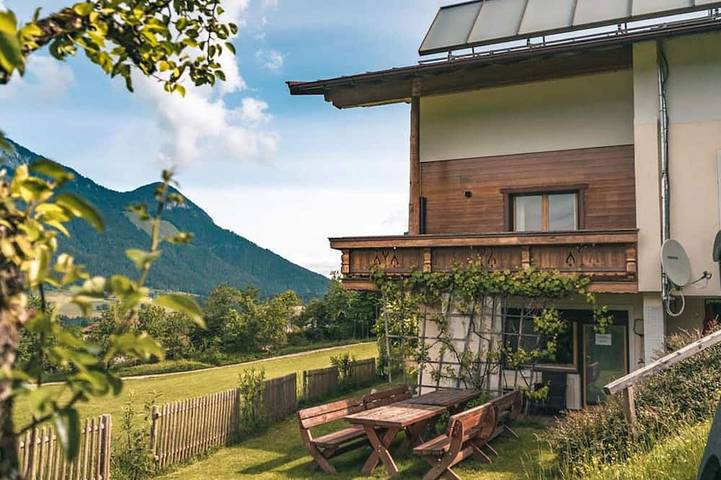 Ferienhaus für 14 Personen, mit Sauna und Garten sowie Pool und Balkon