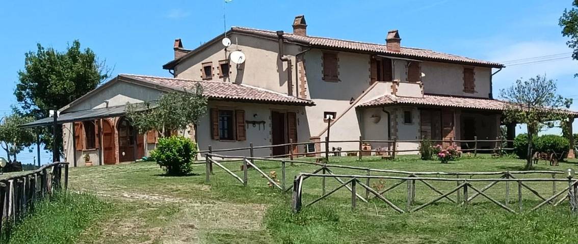 Agriturismo per 2 persone, con giardino e panorama in Campagnatico