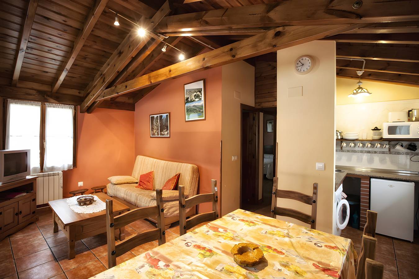Apartment 'La Ayalga' mit Bergblick, privater Terrasse und Wlan in Cangas de Onís, Provincia de Asturias