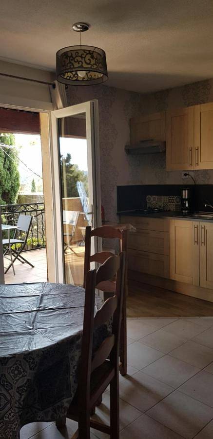 Gîte pour 3 personnes, avec piscine ainsi que jardin et vue à Le Val - 4