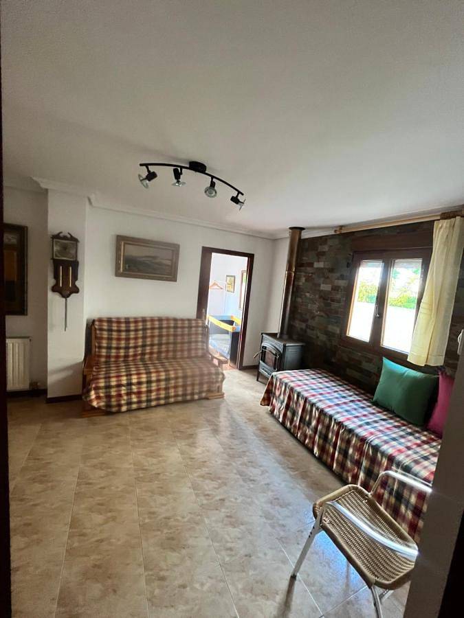 Apartamento entero, Liencres tranquilo con piscina comunitaria in Liencres, Piélagos
