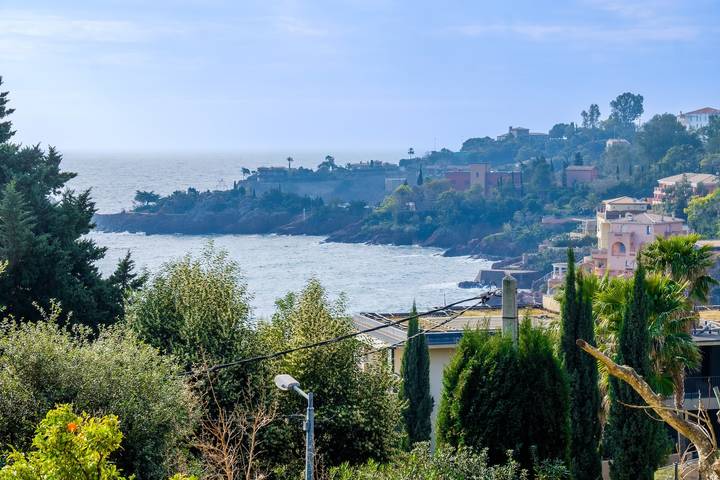 Ferienwohnung für 4 Personen, mit Balkon und Garten in Théoule-sur-Mer, Cannes und Umgebung