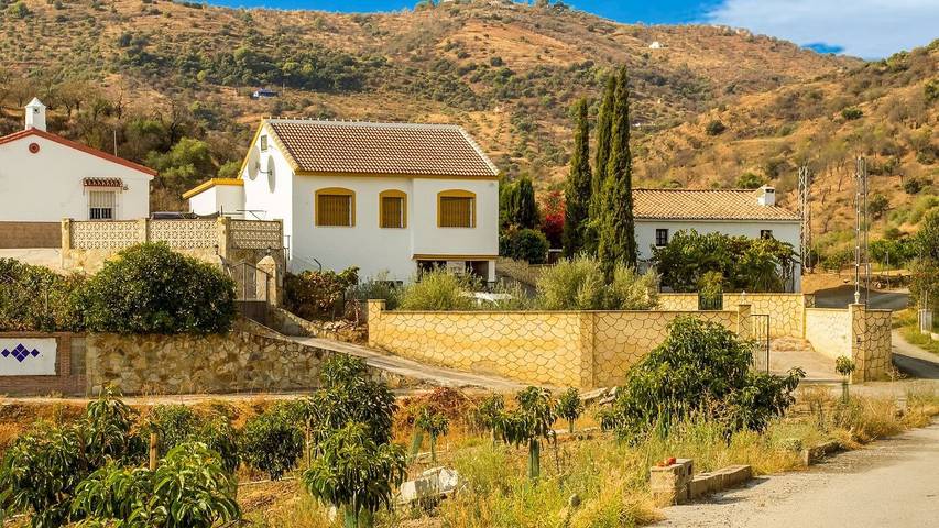 Apartamento para 4 personas, con terraza y piscina en Guaro 