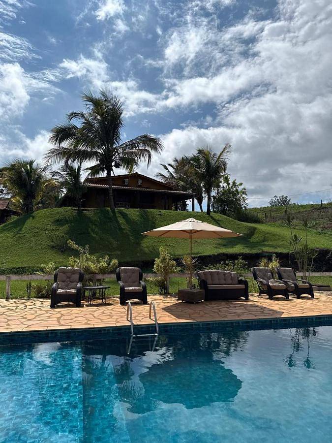 Pousadas para 4 pessoas, com jardim e piscina e ainda vista and terraço, com animais de estimação em Delfinópolis