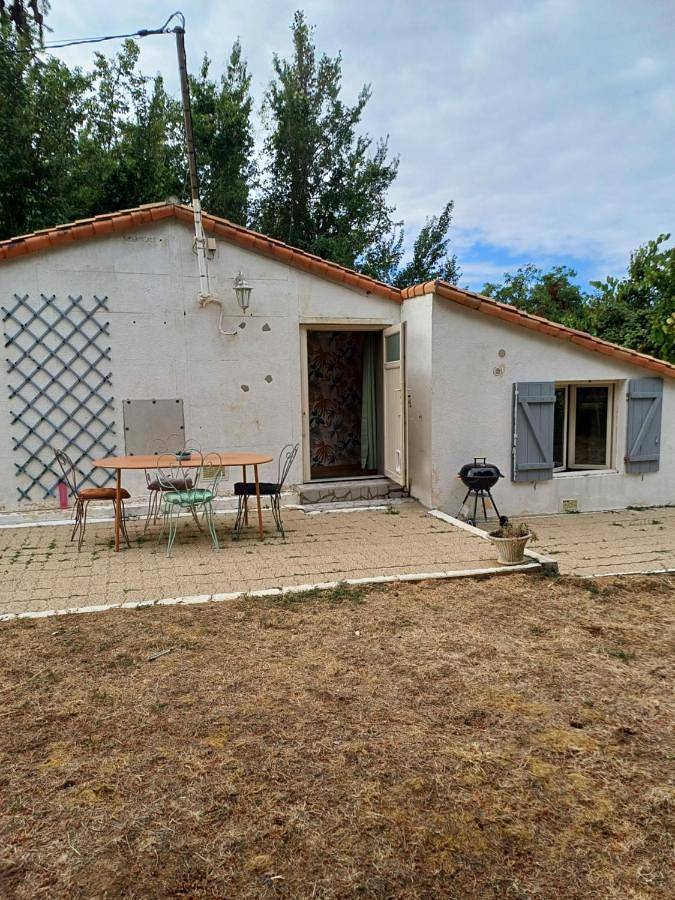 Gîte pour 2 personnes, avec Terrasse ainsi que Jardin et Vue à Saint-Loup-Lamairé - 2