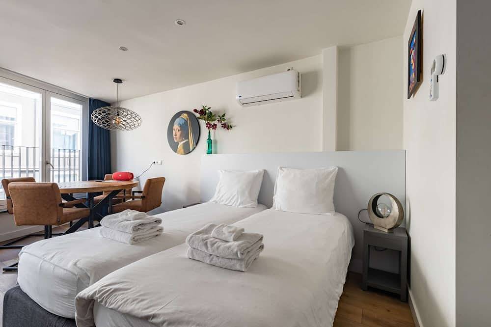 Ganze Wohnung, Stylish studio with French balcony in the heart of Breda city center in Breda, Nordbrabant