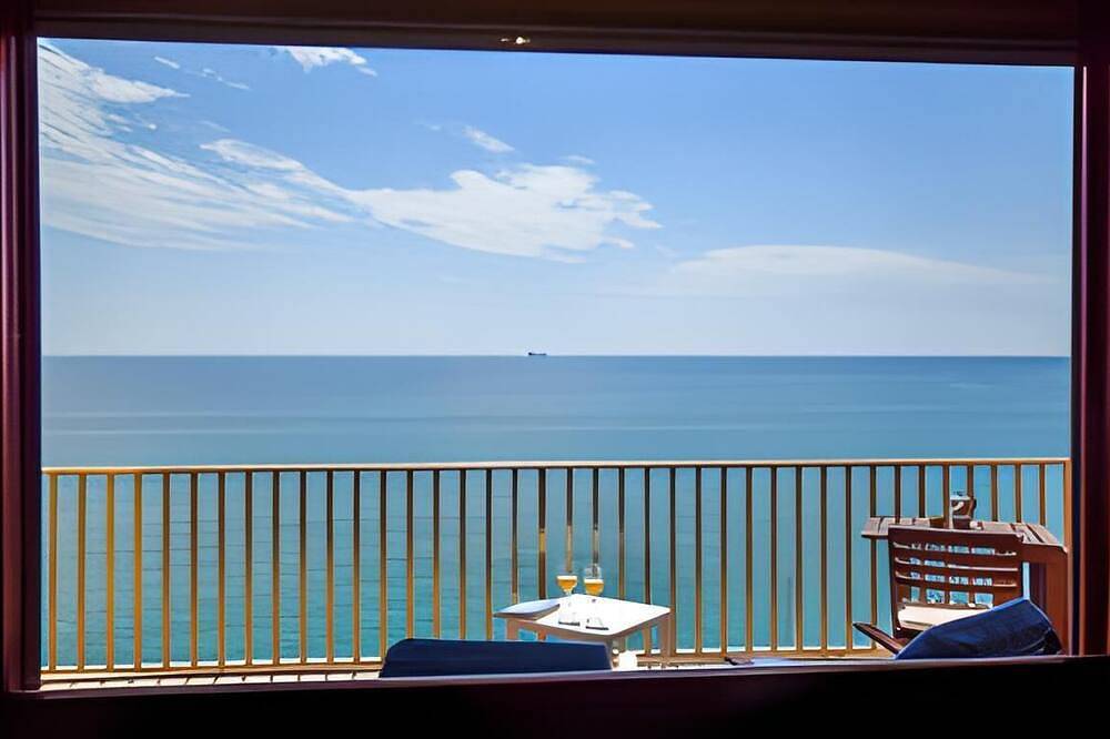 Entire apartment, The House by the Sea - Breathtaking Panorama in Pozzallo, Ragusa Province