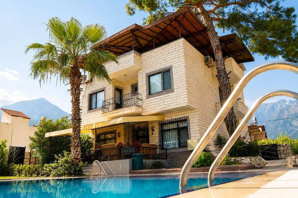 Spacious Natural Stone Villa w/ Sea and Mountain Views and Private Pool in Göynük, Kemer (Antalya)