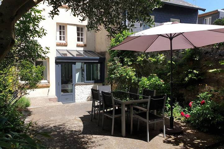 Location de vacances pour 8 personnes, avec Terrasse et Jardin dans Office De Tourisme De Honfleur