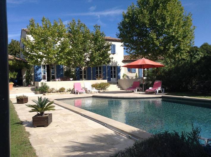 Chambre d’hôte pour 2 personnes, avec jardin et terrasse ainsi que vue et piscine à Rognes - 2