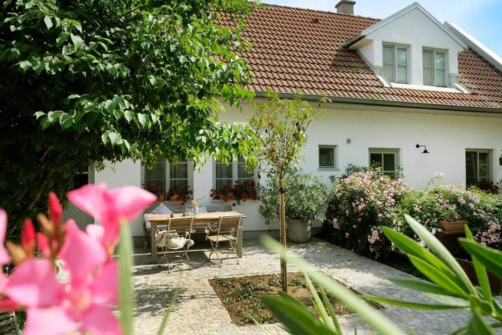 Ferienwohnung für 4 Personen, mit Terrasse und Garten sowie Ausblick in Apetlon