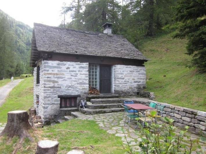 Ferienhaus für 4 Personen, mit Terrasse und Garten in Bosco/Gurin