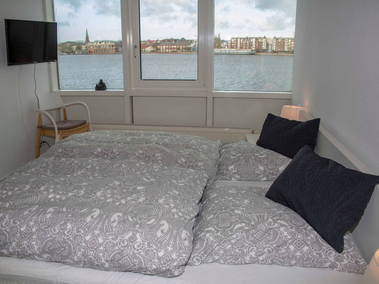 Ganze Ferienwohnung, 089 Fewo Skyline, direkte Strandlage, Blick auf den Hafen in Südstrand Wilhelmshaven, Wilhelmshaven