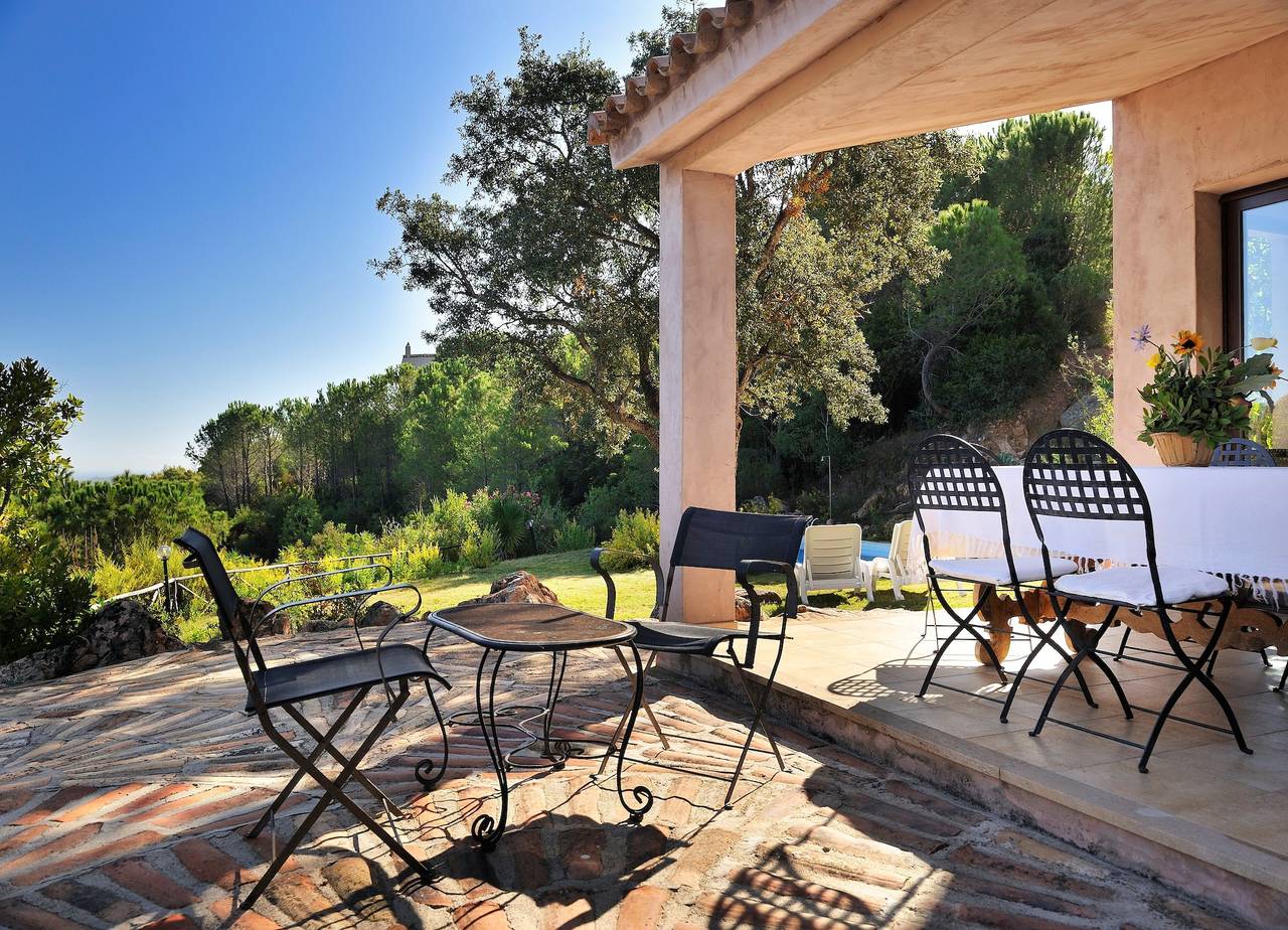 Villa Le Rocce Fiorite – Élégante villa avec piscine et vue mer à Is Molas Medau in Région de Pula, Province de Cagliari