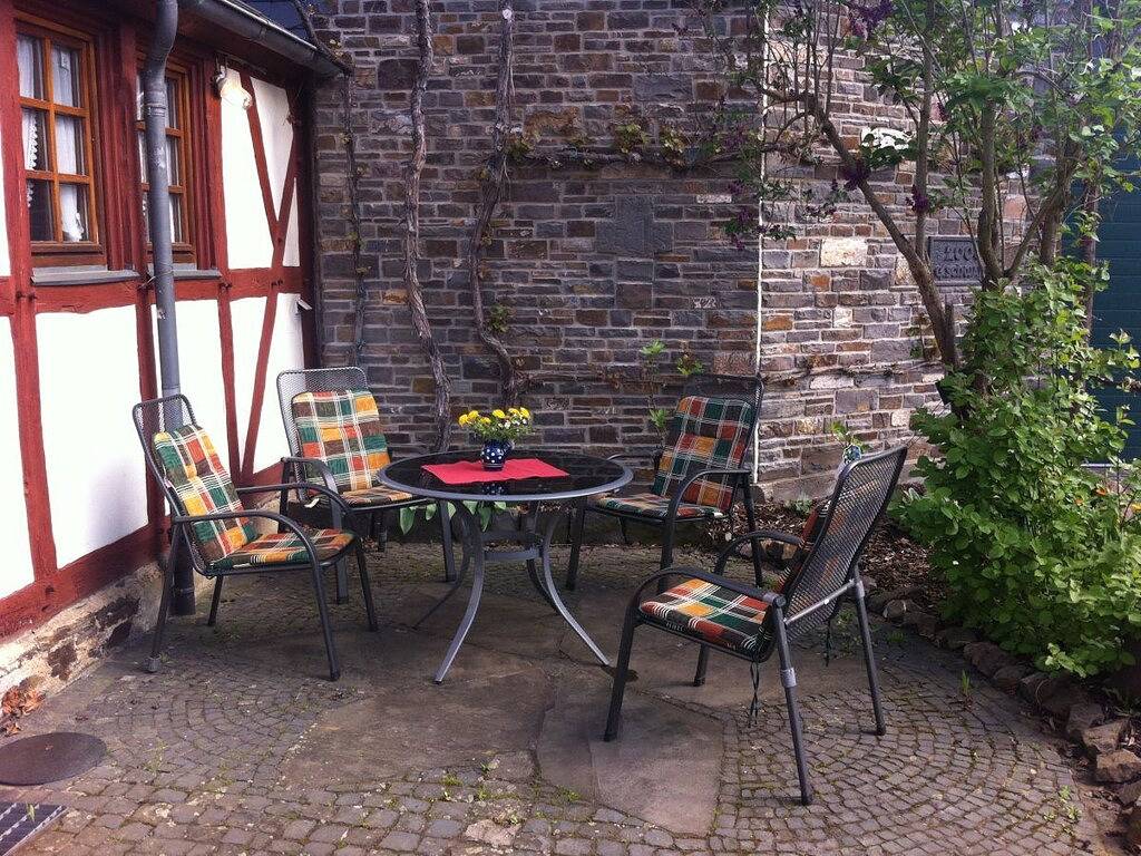 Ferienhaus in Müden mit Schwimmbecken in Burg Eltz, Müden (Mosel)