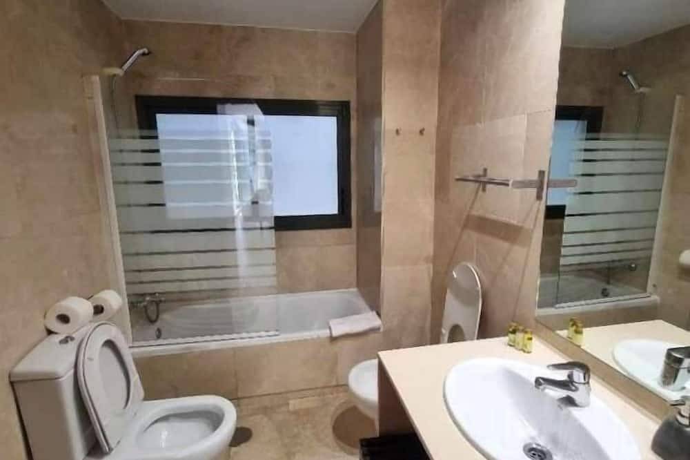Entire apartment, Las Tablas - 3 Bedrooms with terrace in Punto de Atención al Ciudadano, Madrid