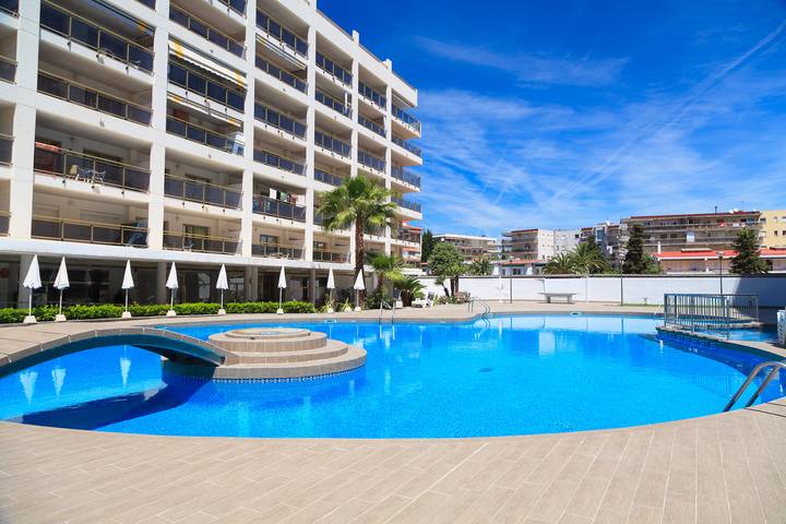Holiday rental for 4 people, with terrace and children pool in Salou