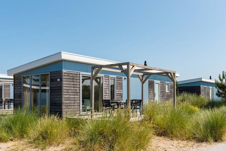 Appartement voor 6 personen, with Balkon/Terras and Terras as well as Tuin and Zwembad in Hollum