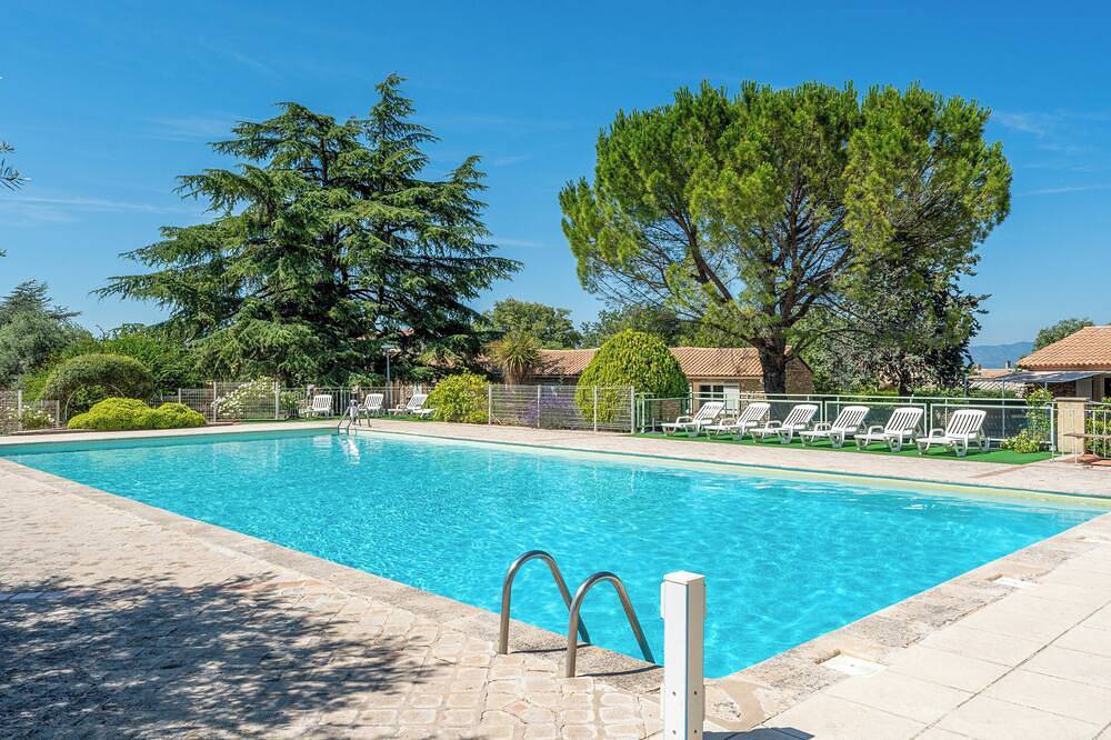 Apartamento entero, Small stone mas T2 in a tourist residence in La Roque-sur-Pernes, Vaucluse