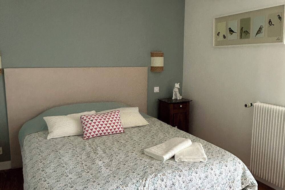 Maison Basque Traditionnelle Bien Rénovée Entre mer et Montagne, Chiens Acceptés in Bassussarry, Region de Bayona