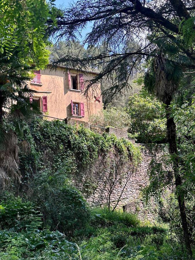 Location de vacances pour 10 personnes, avec Terrasse ainsi que Jardin et Vue à Gabriac
