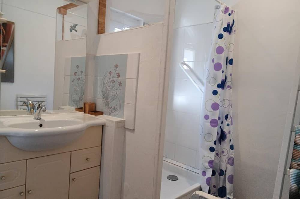 Charmante villa proche plage avec jardin et parking privé in Saint-Martin de Bréhal, Bréhal