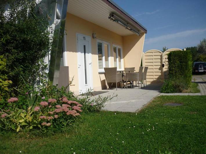 Bungalow für 2 Personen, mit Terrasse und Garten