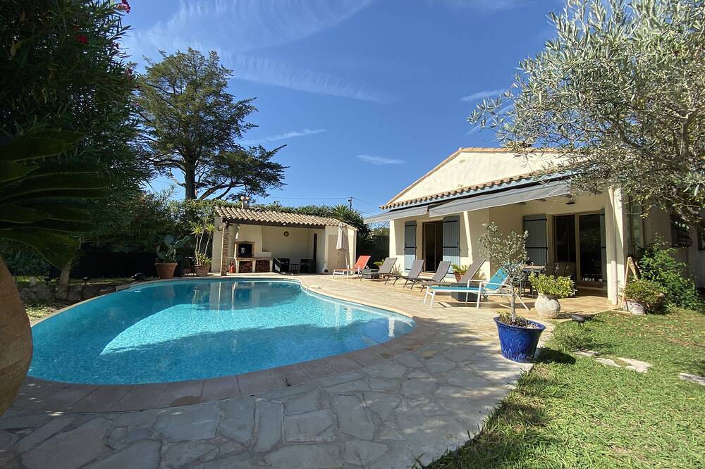 Villa mit eigenem Pool und Garten, nur wenige Gehminuten vom Strand und den Geschäften entfernt in Antibes, Mittelmeerküste (Frankreich)