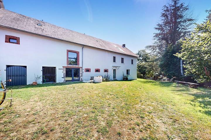 Location de vacances pour 8 personnes, avec jardin, animaux acceptés à Bourg-Lastic