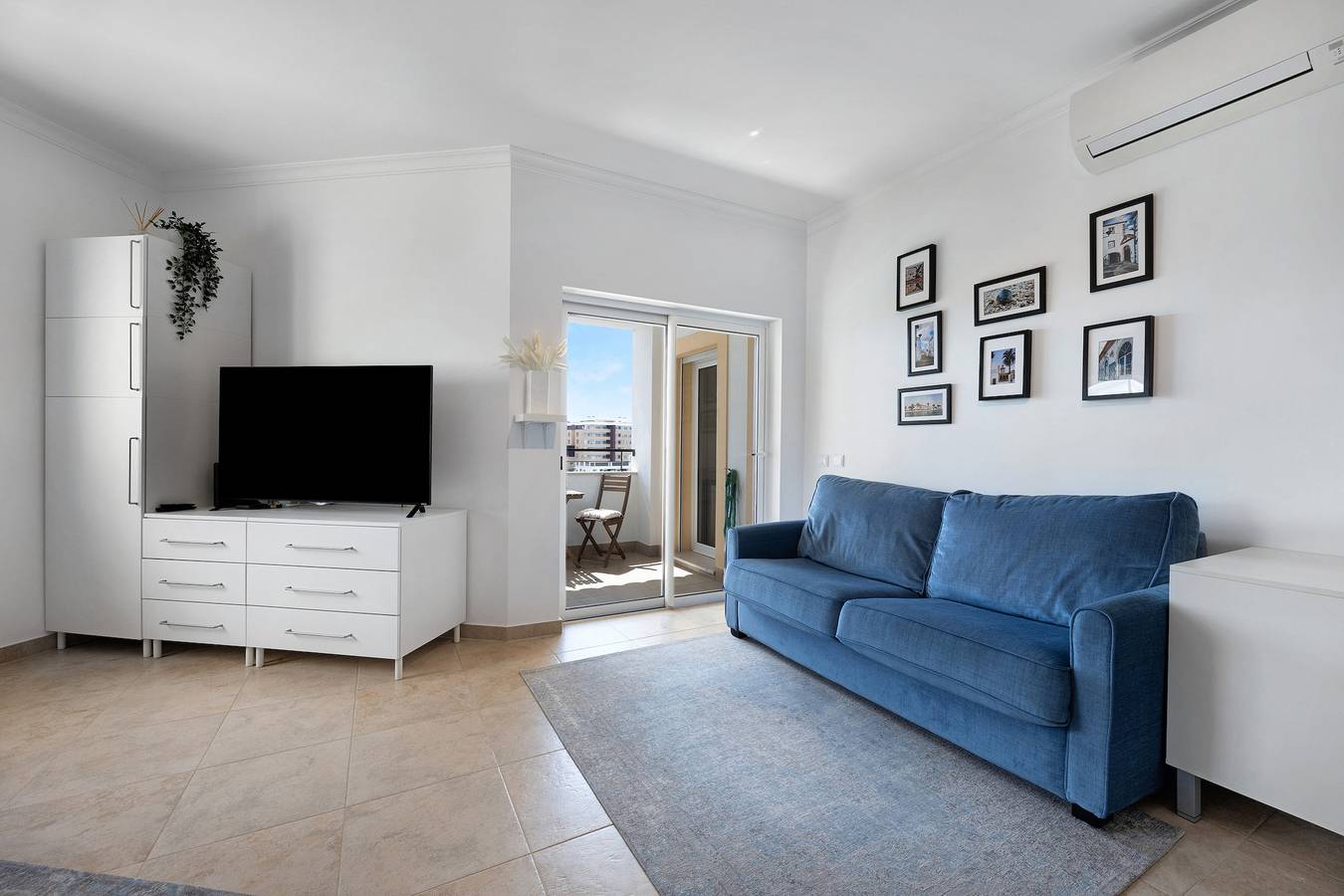 Entire apartment, Holiday Apartment "Morning View Terrace" with Sea View, Shared Pool & Wi-Fi in São Sebastião, Lagos