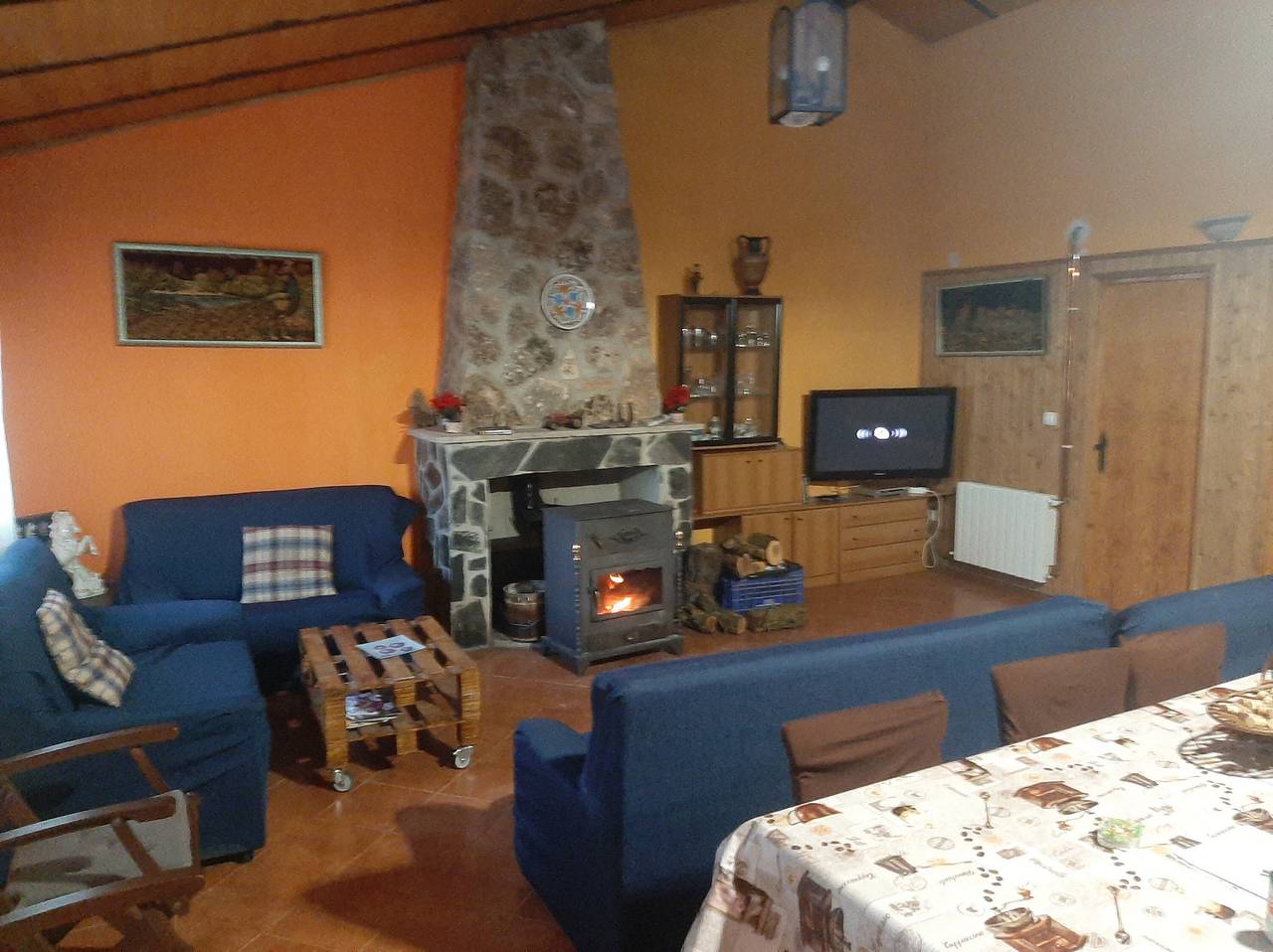 Casa di campagna 'Las Nogueras De Camporrobles' con vista sulle montagne, terrazza privata e Wi-Fi in Camporrobles, Provincia di Valencia