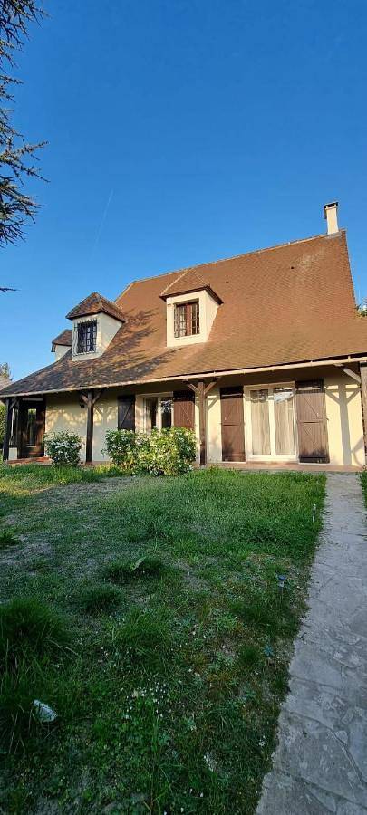 Chambre d’hôte pour 9 personnes, avec Jacuzzi et Terrasse ainsi que Jardin et Piscine à Montigny-lès-Cormeilles