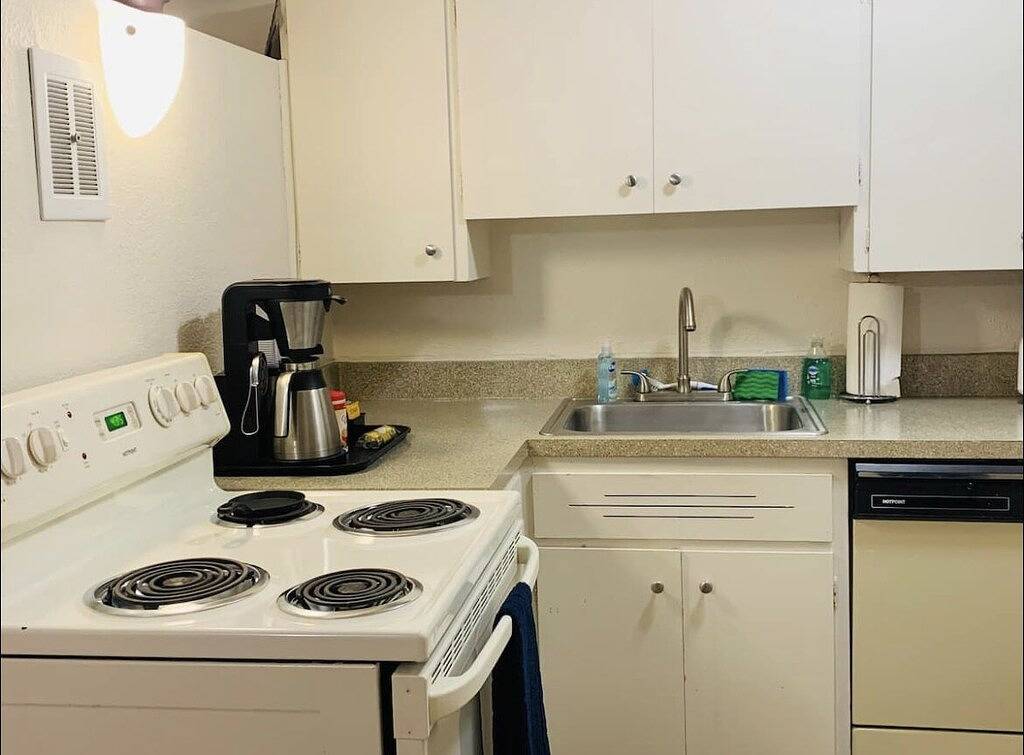 Ganze Wohnung, Far East Escape: Zen apartment, Japanese tea table in Salem (OR), Willamette Valley