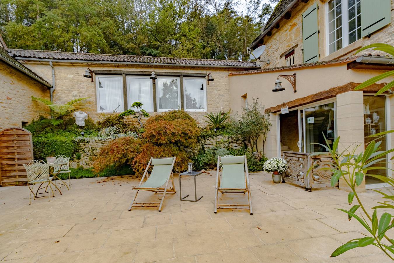Chambre d’hôtes Papillon – Charme et confort avec piscine partagée et climatisation in Sarlat-la-Canéda, Périgord Noir