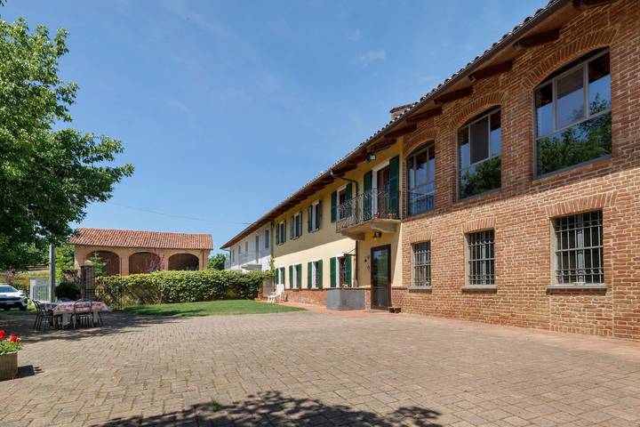 Location de vacances pour 8 personnes, avec jardin et jacuzzi à Tigliole