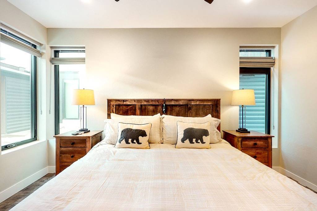 Ganze Wohnung, Modern riverfront condo w/ a gas fireplace, washer/dryer & private patio in Silverthorne, Arapaho and Roosevelt National Forests