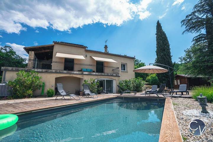 Ferienhaus für 10 Personen, mit Pool und Garten