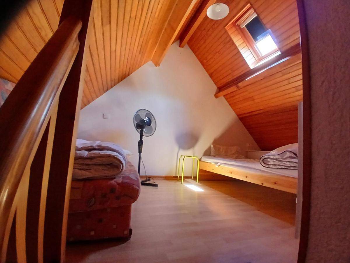 Appartement entier, Appartement cosy au cœur des Pyrénées - 6 voyageurs - Proche La Mongie & Pic du Midi in Sainte Marie de Campan, Campan